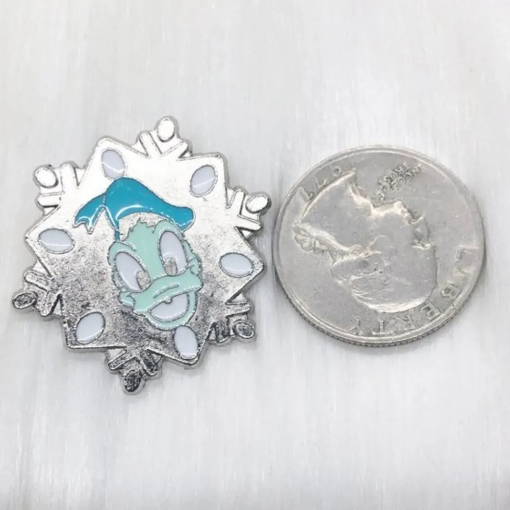 🔮 5/$25 Disney‎ Donald Duck Snowflake Pin
